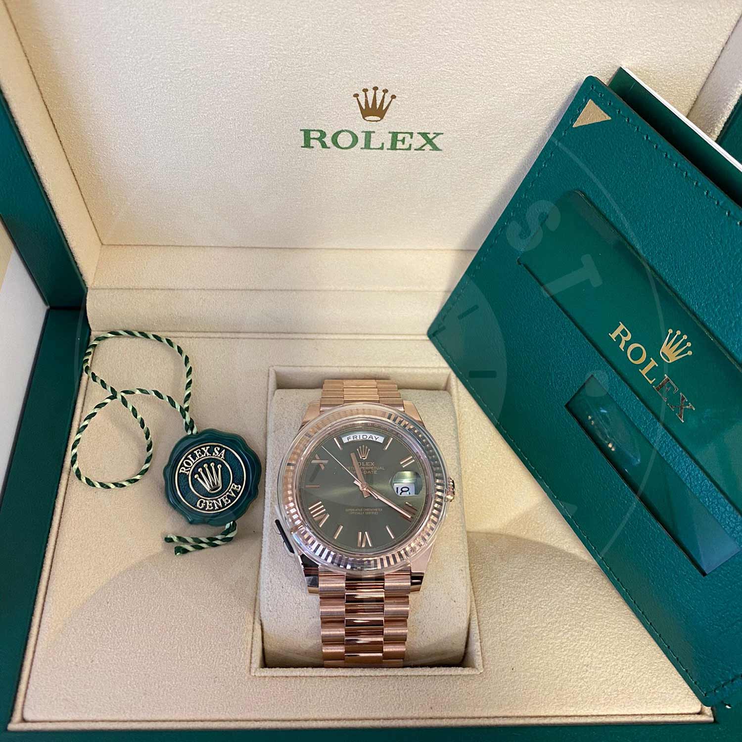 Rolex Day-Date 228235-0025 18ct Everose Gold Olive Green Index & Roman