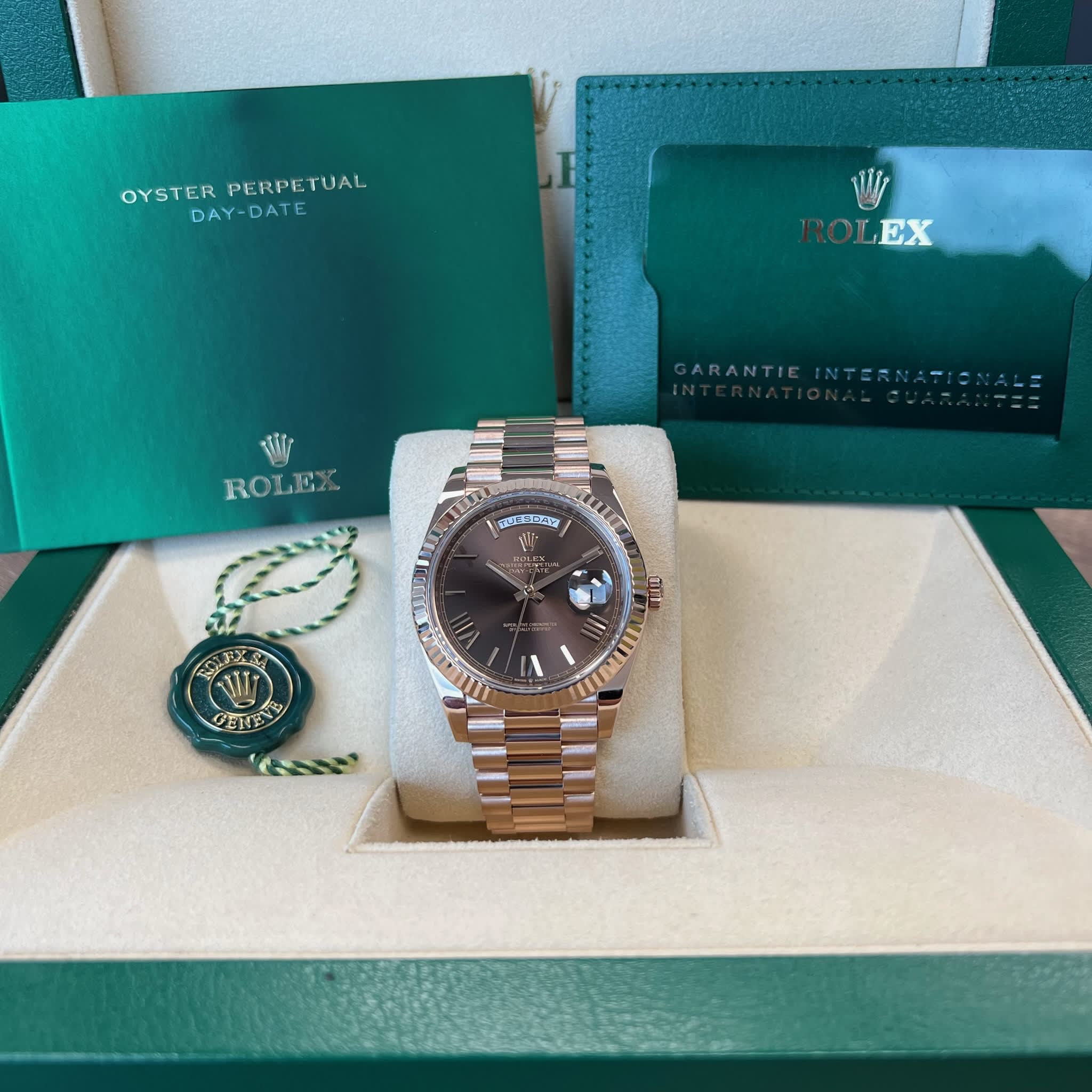 Rolex 228235 DayDate 40 18K Rose Gold Chocolate Roman Dial President Bracelet Like New 2020 Box/Papers