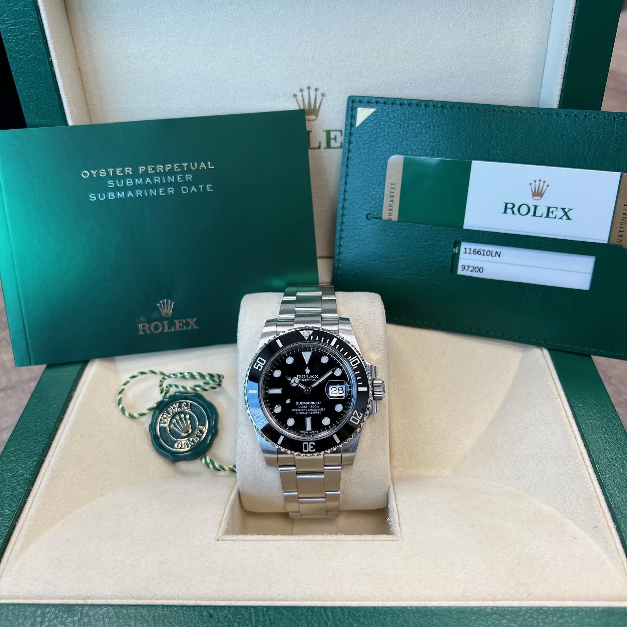 Rolex 116610LN Submariner Date Stainless Steel Black Dial Oyster Bracelet Like New 2017 Watch & Card