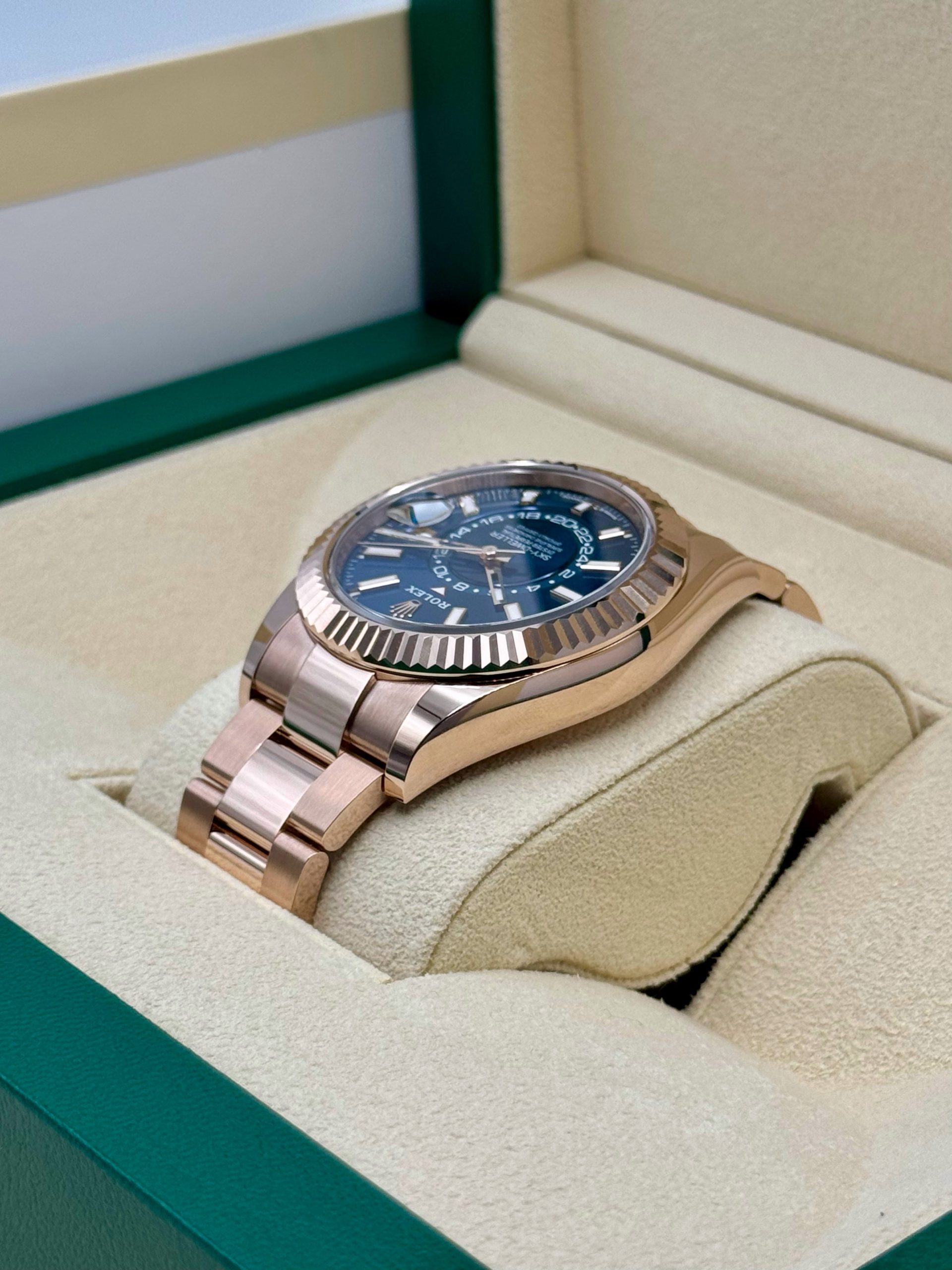NEW 2025 Rolex Sky-Dweller 42mm 336935 Rose Gold Blue Dial - Image 8