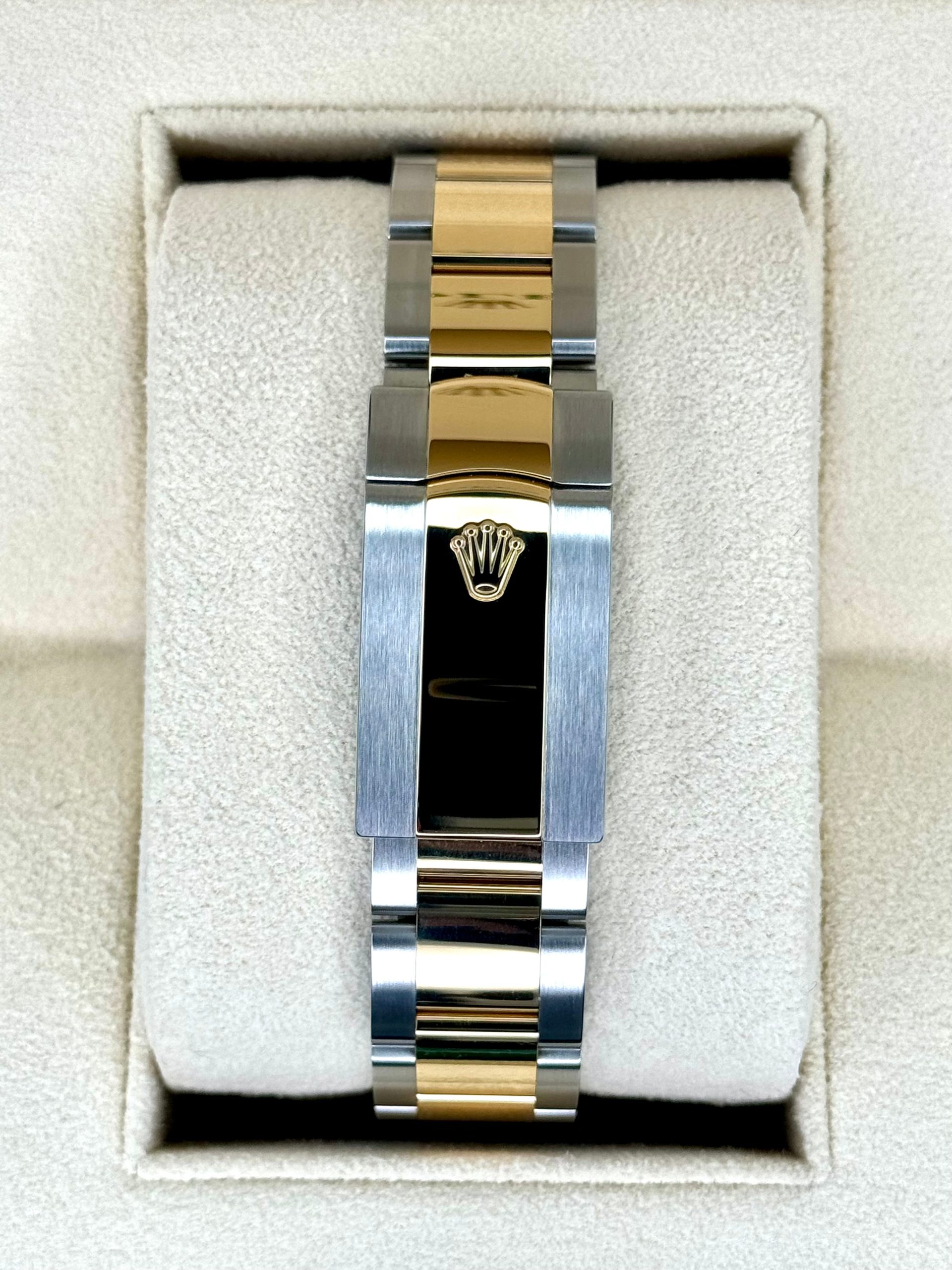 NEW 2024 Rolex Datejust 36mm 126233 Two-Tone Champagne Diamond Dial - Image 2