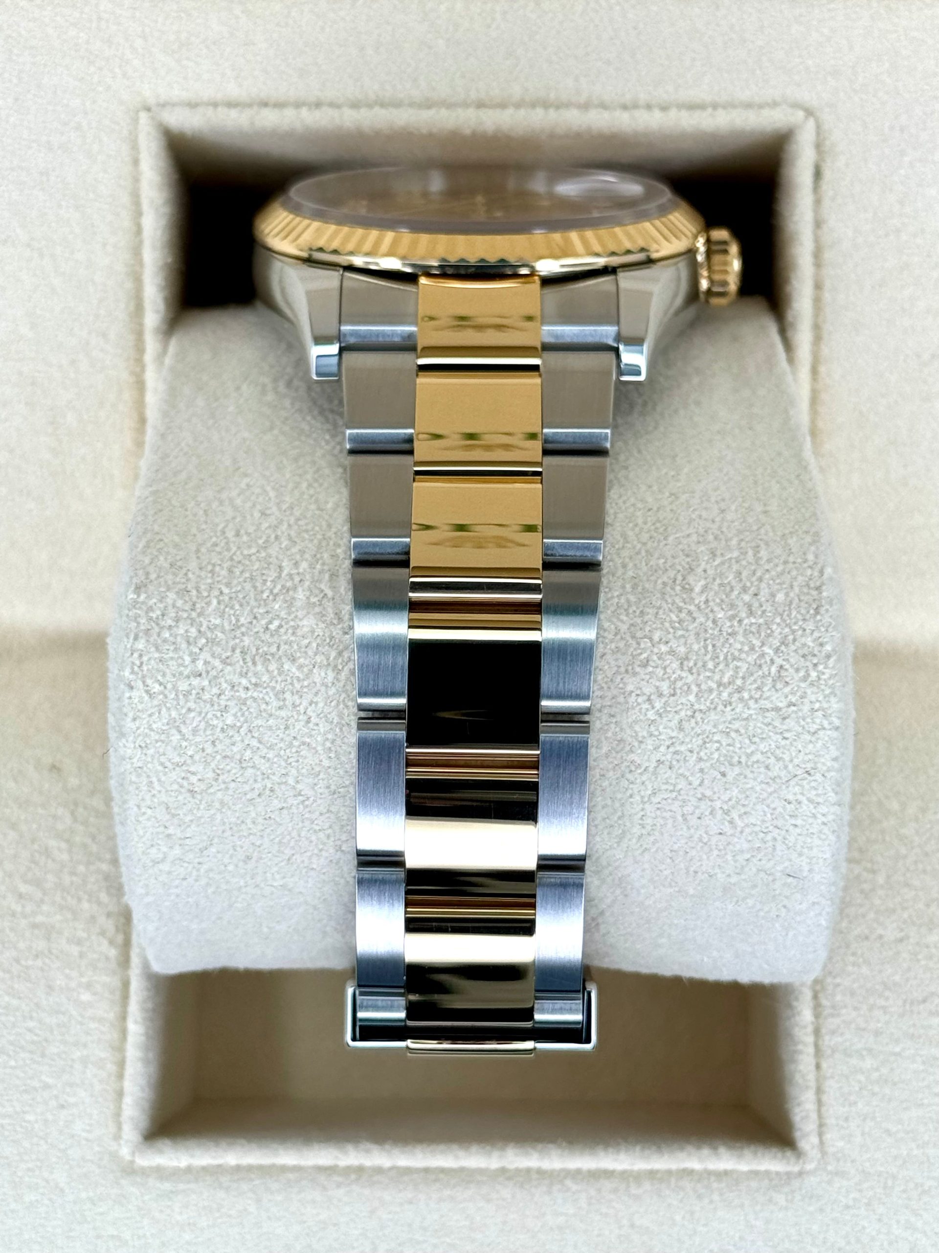 NEW 2024 Rolex Datejust 36mm 126233 Two-Tone Champagne Diamond Dial - Image 3