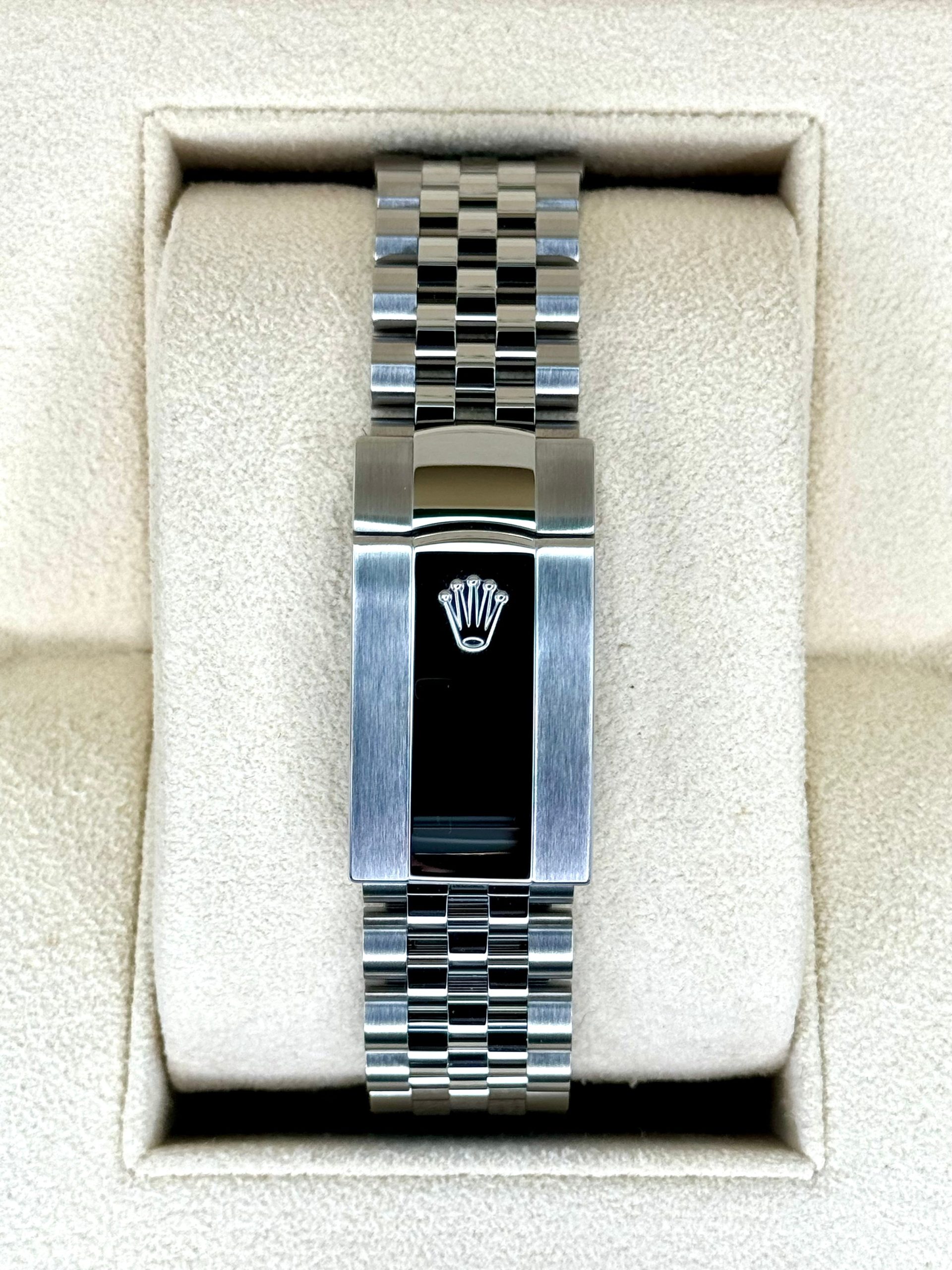 NEW 2024 Rolex Datejust 36mm 126234 Stainless Steel Jubilee Silver Dial - Image 2