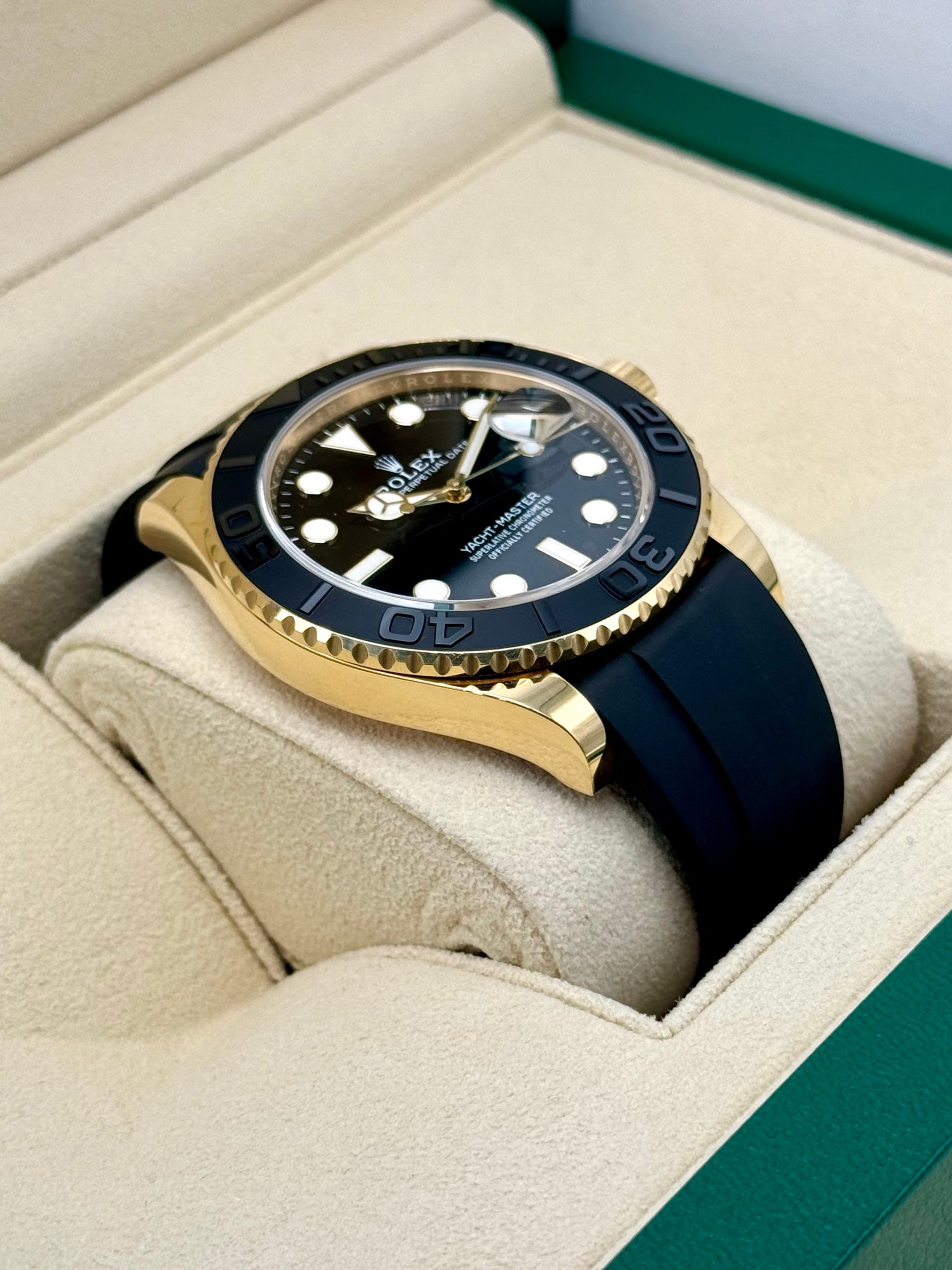 2024 Rolex Yacht-Master 42mm 226658 Gold Oysterflex Black Dial - Image 6