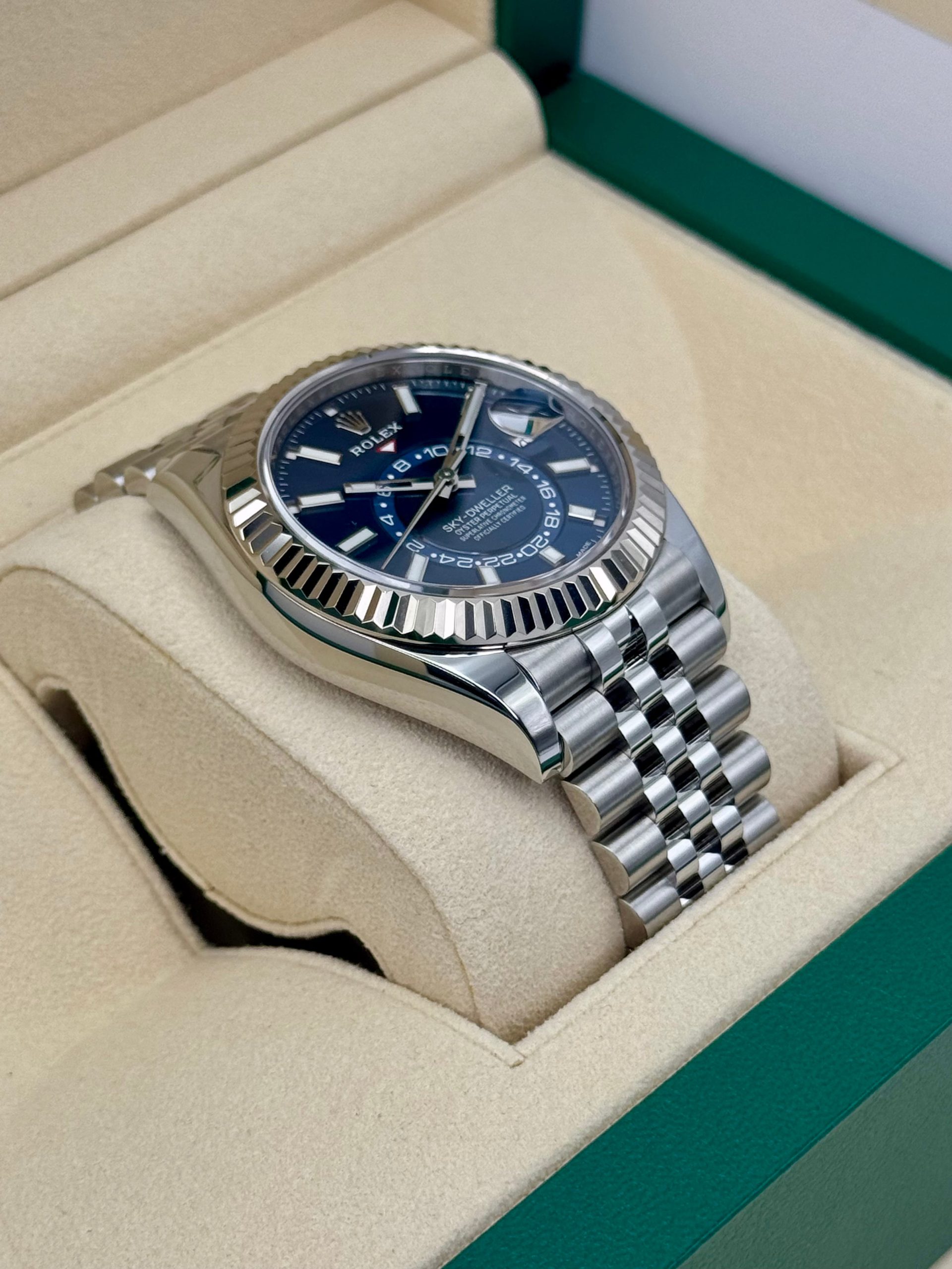 2022 Sky-Dweller 42mm 326934 Stainless Steel Jubilee Blue Dial - Image 6
