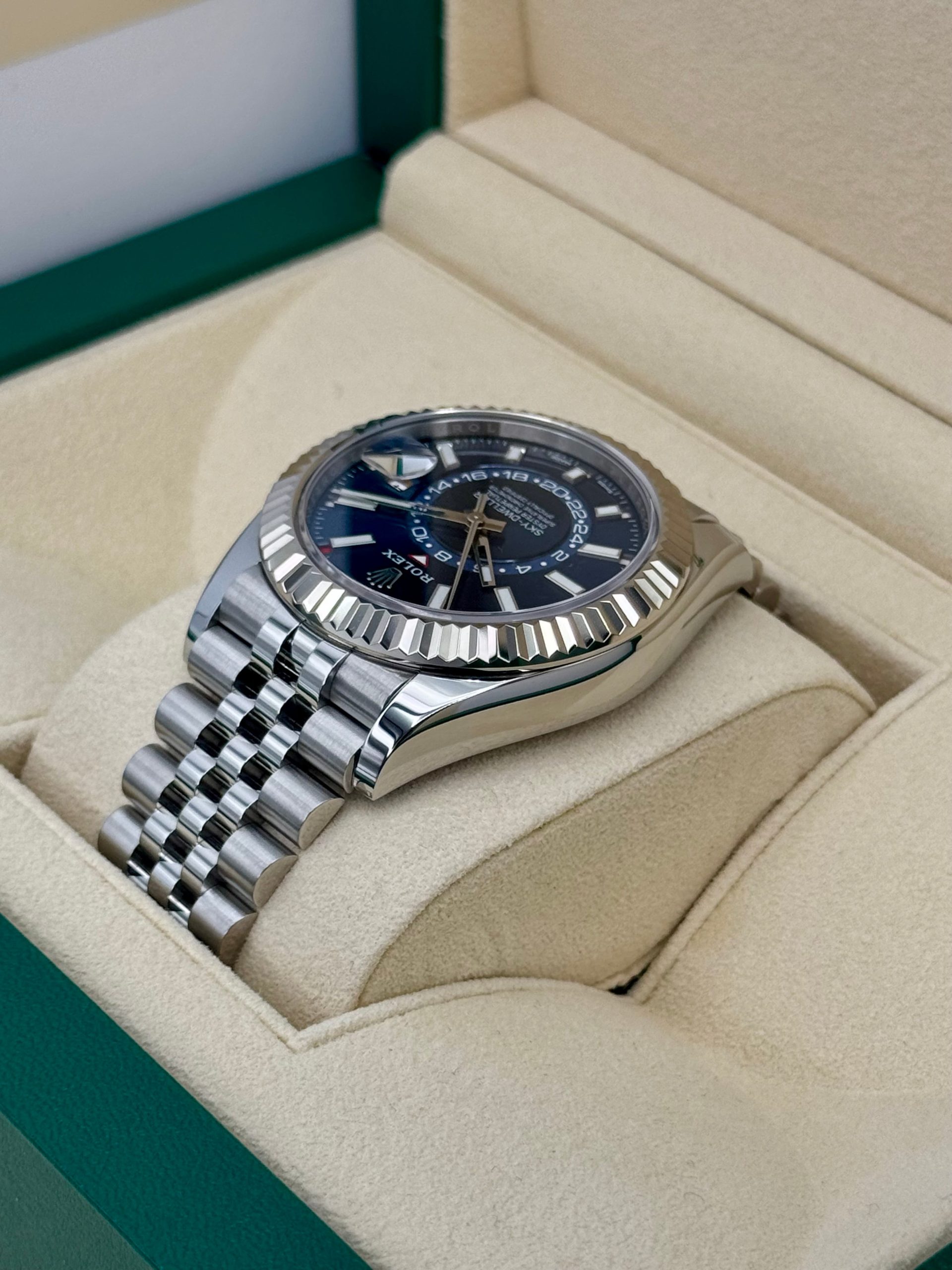 2022 Sky-Dweller 42mm 326934 Stainless Steel Jubilee Blue Dial - Image 7