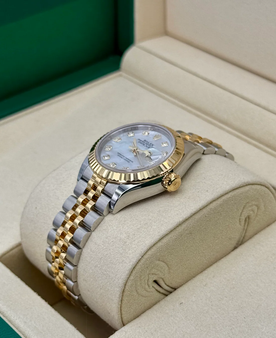 NEW 2025 Rolex Lady Datejust 28mm 279173 Jubilee MOP Diamond Dial - Image 5